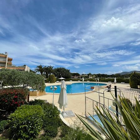 Beau Studio Dans Residence Avec Piscine Et Vue Sur La Ville - 5Min Des Plages Mandelieu Εξωτερικό φωτογραφία