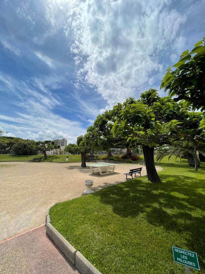 Beau Studio Dans Residence Avec Piscine Et Vue Sur La Ville - 5Min Des Plages Mandelieu Εξωτερικό φωτογραφία
