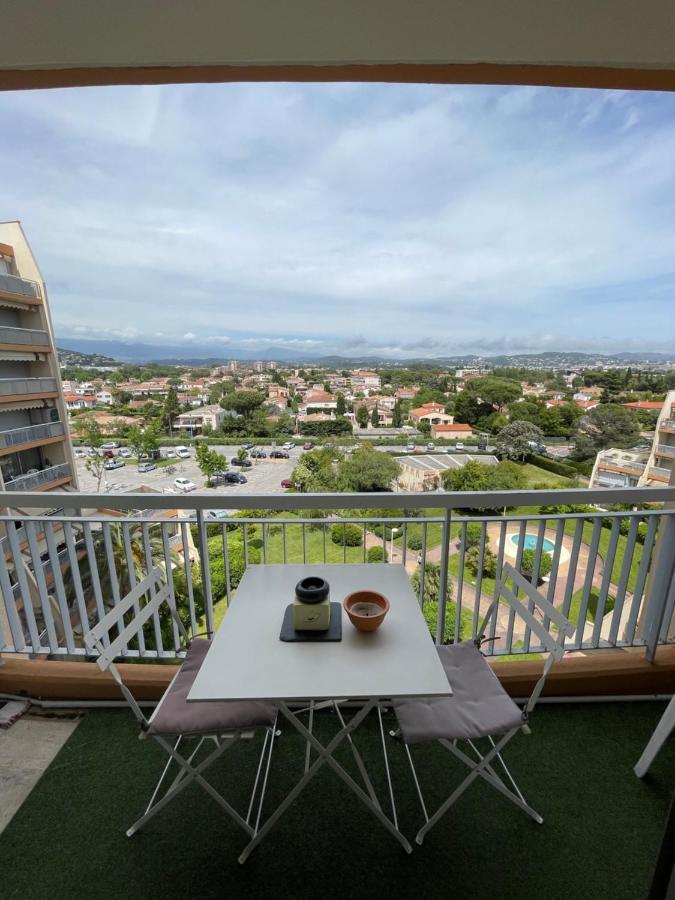 Beau Studio Dans Residence Avec Piscine Et Vue Sur La Ville - 5Min Des Plages Mandelieu Εξωτερικό φωτογραφία
