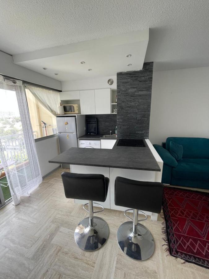 Beau Studio Dans Residence Avec Piscine Et Vue Sur La Ville - 5Min Des Plages Mandelieu Εξωτερικό φωτογραφία